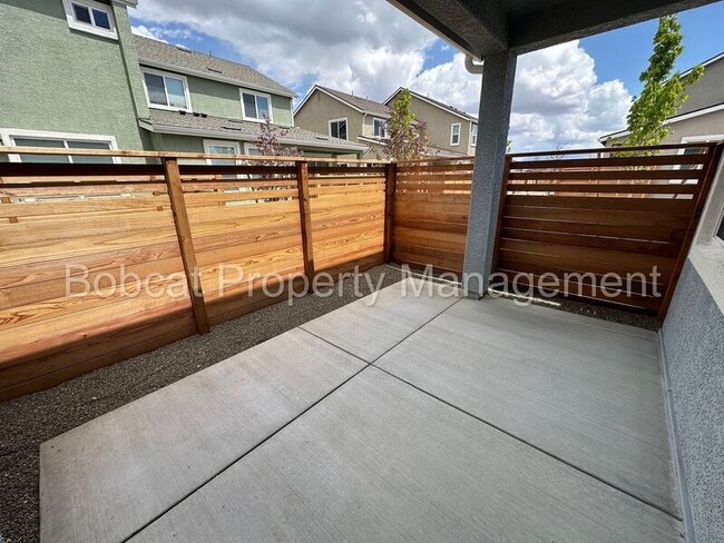 Building Photo - 860 Furlong Dr