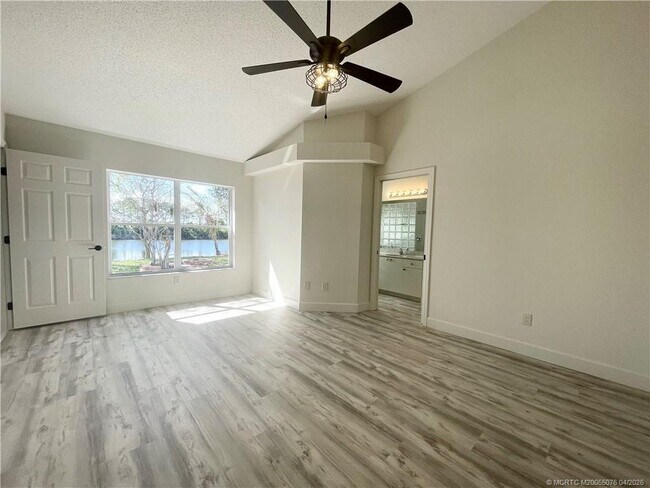 Building Photo - 4690 SW Babylon St