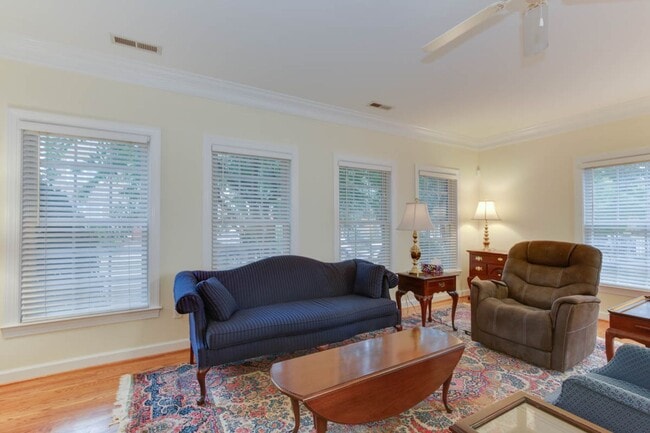 Building Photo - 4609 Town Creek Dr