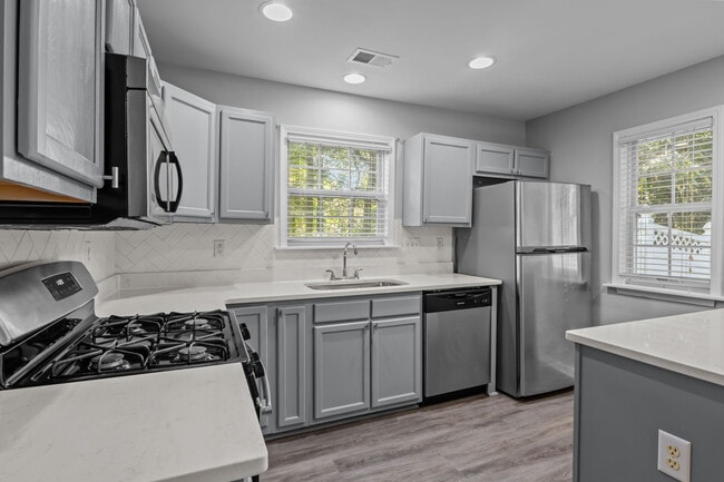 Building Photo - 10660 Holly Ridge Blvd