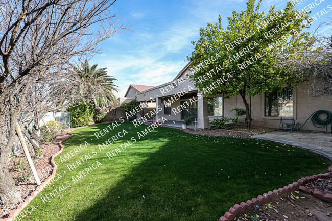Building Photo - 10844 W Palm Ln
