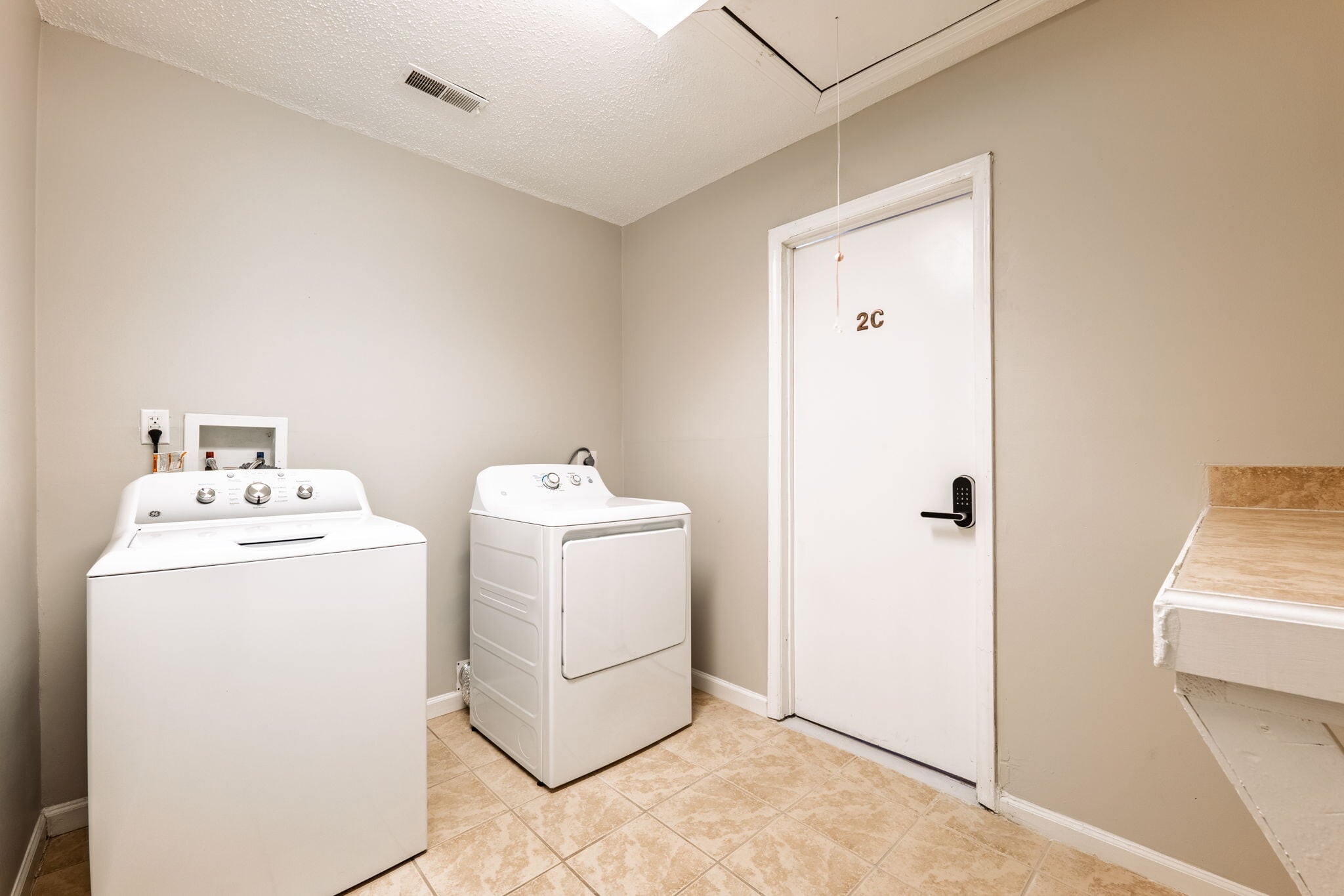 Building Photo - 1204 Glenarden Dr