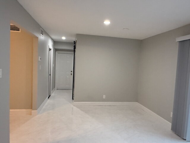 Building Photo - Remodeled Pool Home Located in the Very De...