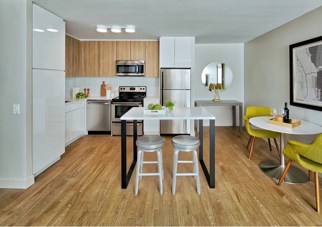 Primary Photo - 2645 N Clark St