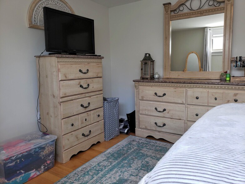 Bedroom 1 - 185 Linwood Ave