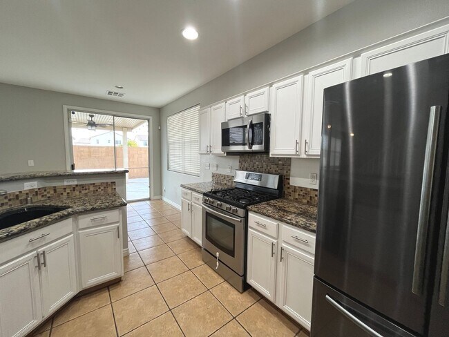 Building Photo - 1847 sq ft, 2 story, 4 Bedroom, 2 1/2 bath, 2 Car Garage home in the Vibrant city of Las Vegas.