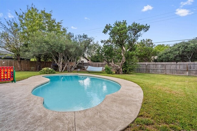 Building Photo - 1602 Rock Creek Dr