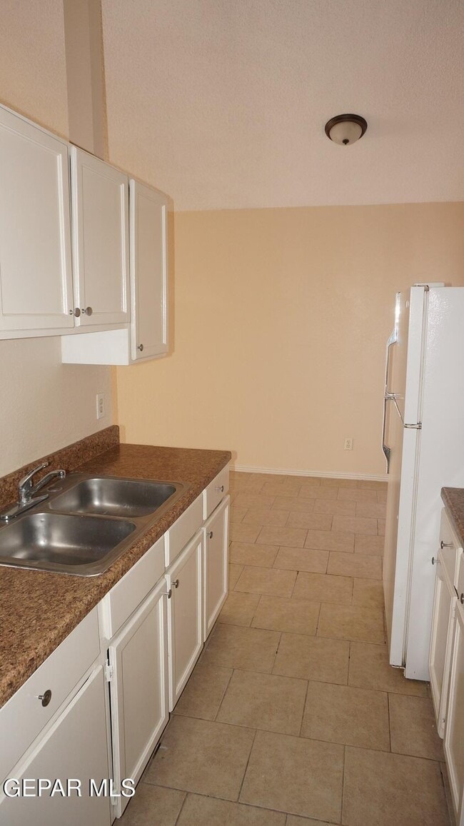 Building Photo - 6069 Bridalveil Dr