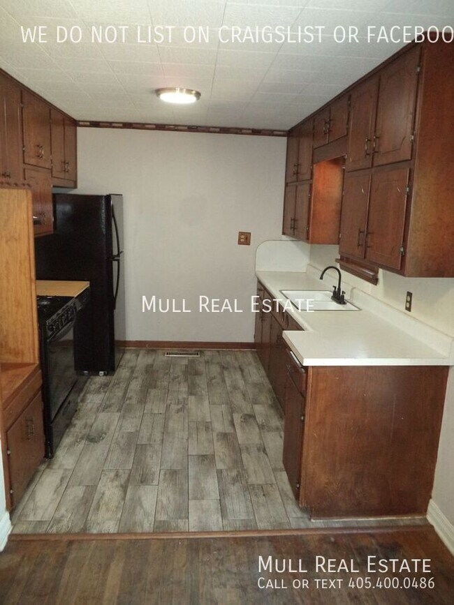 Building Photo - Affordable 2 bed 1 bath home on the NW sid...