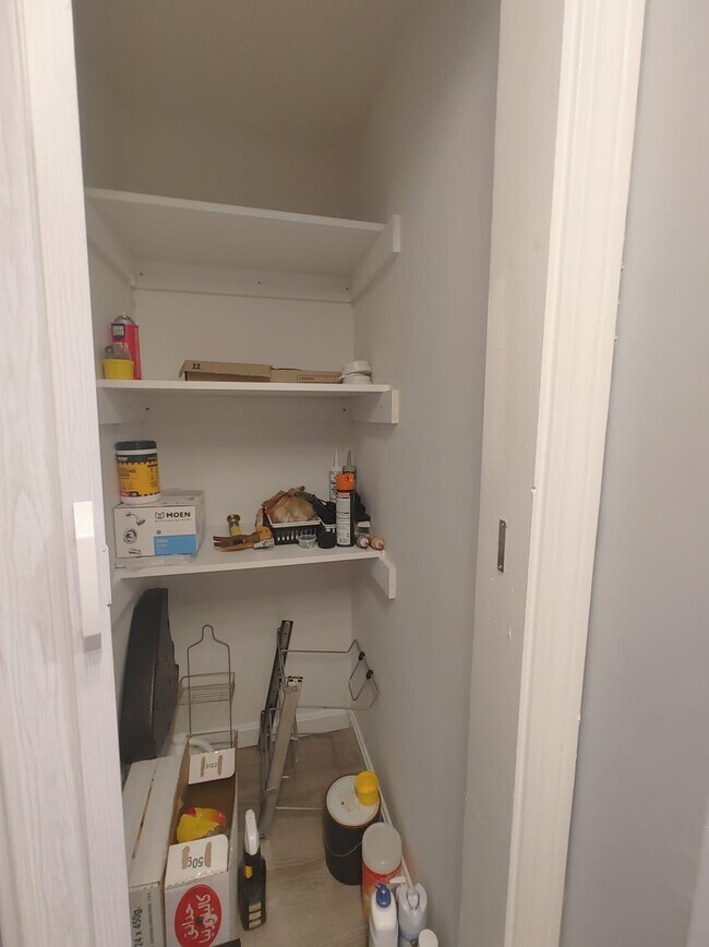 Building Photo - 182 Plaistow Rd