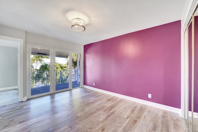 Building Photo - 937 Fern Dr