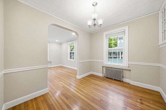 Building Photo - 33 Harvard St