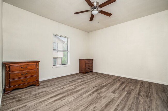 Building Photo - 1519 Schley Ave