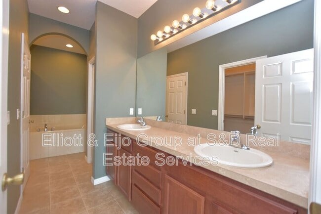 Building Photo - 6508 Sedgeford Dr