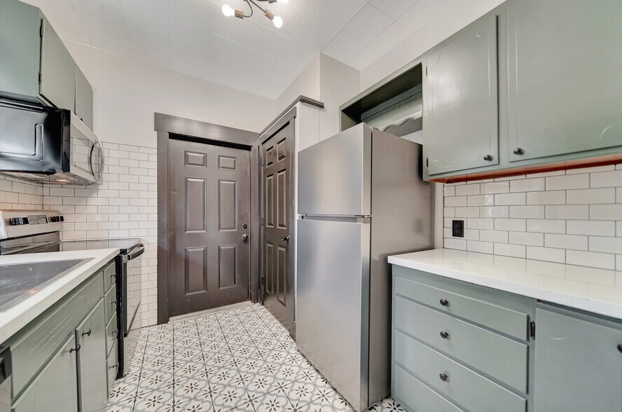 Building Photo - 216 N 25th St