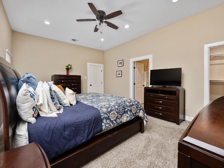 Building Photo - 1826 W French Pl