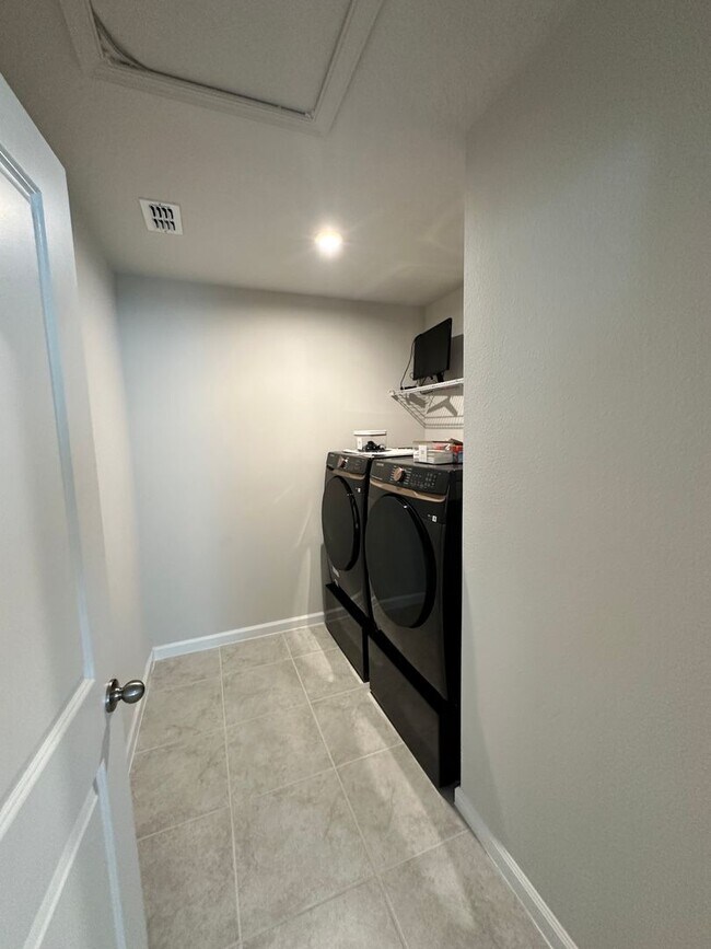 Building Photo - Beautiful Home For Rent in Apopka!