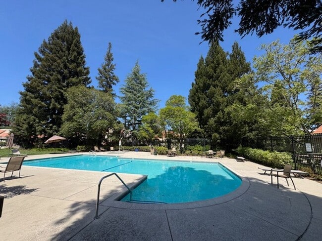 Building Photo - Beautiful updated 2 Story condo in Main Chance Estates w/attached 2 car garage!