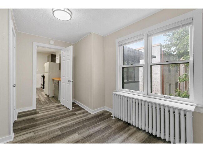 Building Photo - 2512 Dupont Ave S