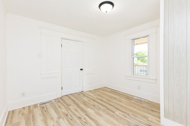 Building Photo - 203 E Vassar St