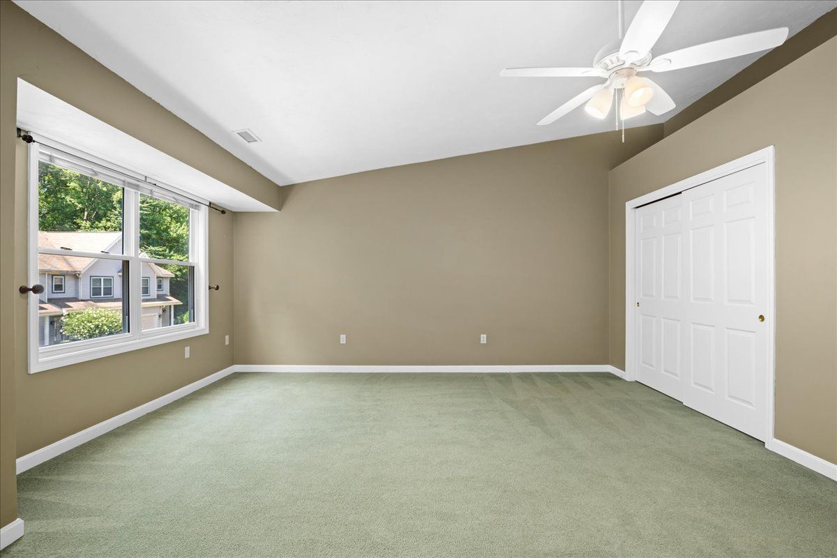 Building Photo - 116 Weatherstone Dr