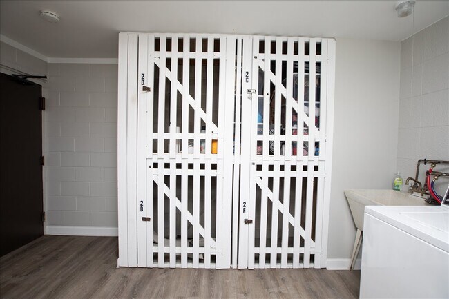 Building Photo - 5740 East Ave