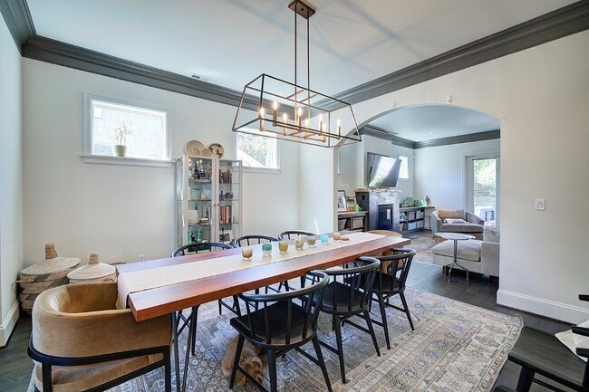Building Photo - 5bd/3.5ba Seattle Home