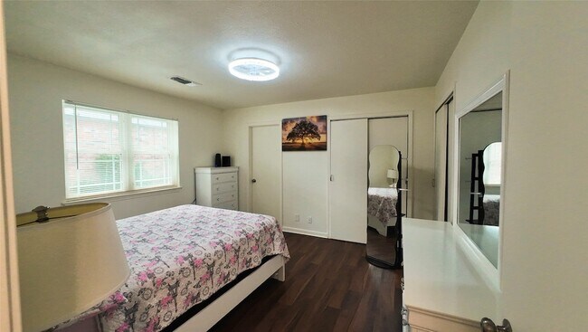 Building Photo - 1404 Woodfern Dr