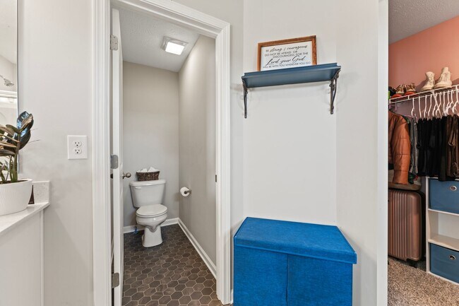 Building Photo - 8609 Warbler Br Wy