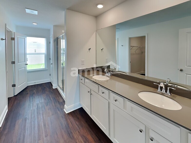 Building Photo - 14641 Cedar Ml Dr