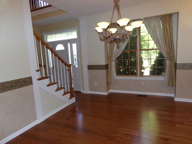 Building Photo - Beautiful 3 Bed 3.5 Bath Xenia Home!