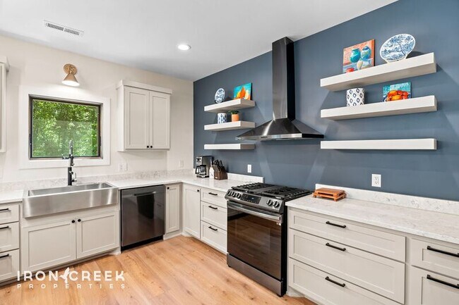 Building Photo - 3015 Sand Hill Crane Dr