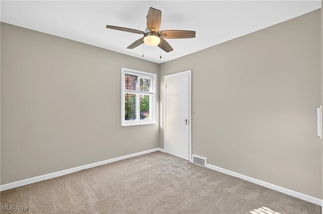 Building Photo - 2520 Laurelhurst Rd