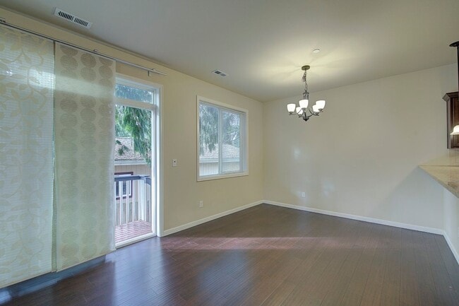 Building Photo - 4Bd/2.5Ba Lynnwood House