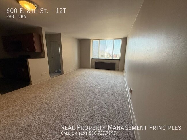 Primary Photo - 600 E 8th St