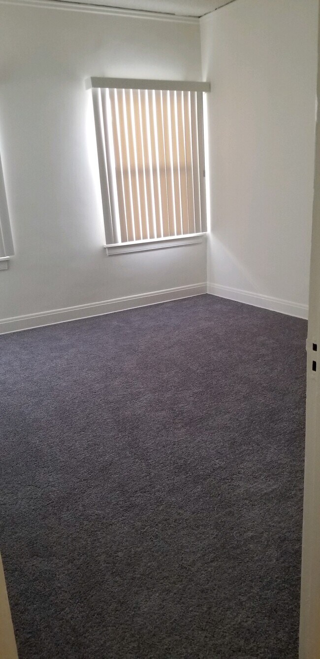 Bedroom#1 - 1955 N Vermont Ave