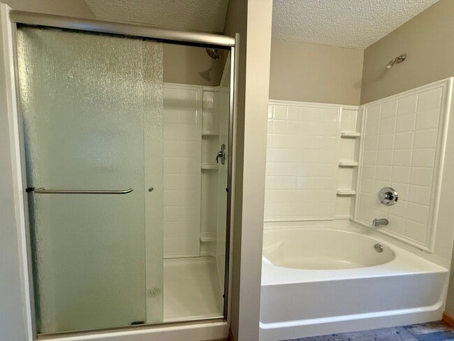 Building Photo - Great 3BR/2BA End Unit Elk River Townhome Available June!