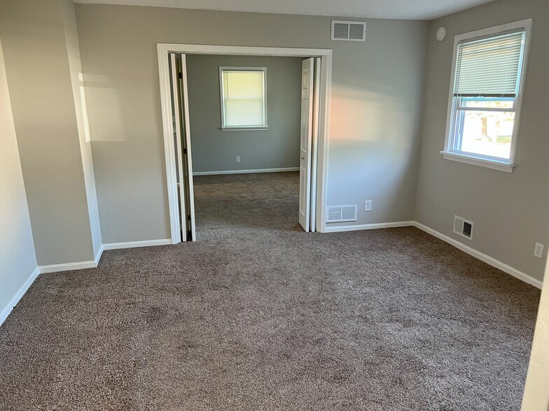Bonus Room - 4347 Cavelle Ave