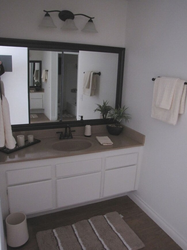 Building Photo - Beautiful 1 Bedroom Unit in Orange