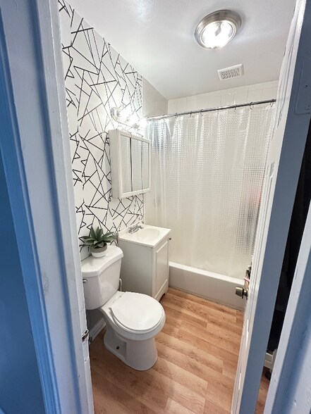 Building Photo - 8213 S Houston Ave