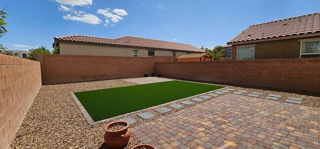 Building Photo - Beautiful 4 bedroom SW Area Home!! Corner ...