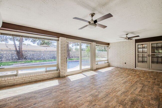 Building Photo - Stunning eastside rental in highly desirable area!