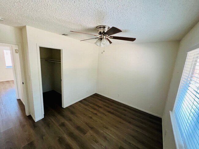 Building Photo - 753