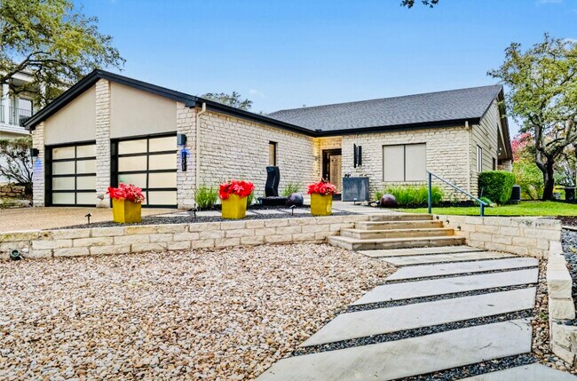 Building Photo - 303 Golf Crest Ln