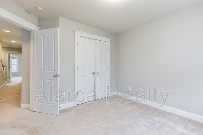 Building Photo - 4234 Vance Rd N