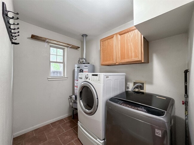 Building Photo - 4717 Heron St