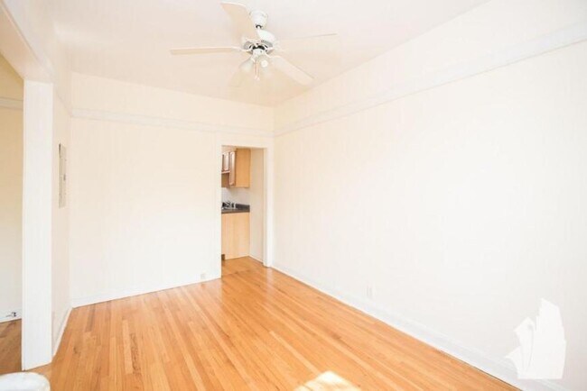 Building Photo - 1 bedroom in Chicago IL 60640