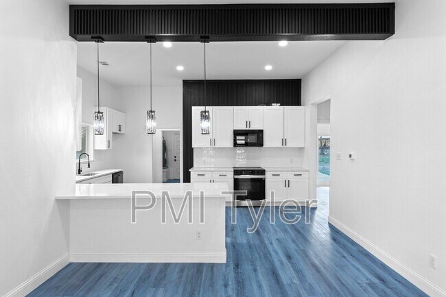 Building Photo - 1259 Bonham St