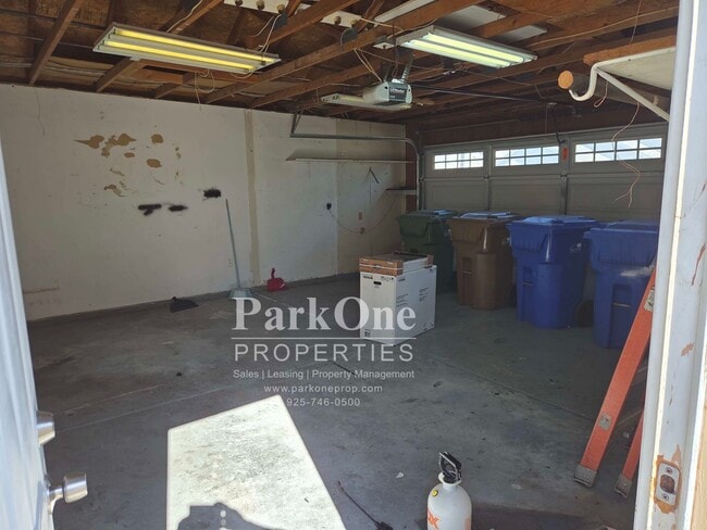 Building Photo - 384 Grovewood Loop N