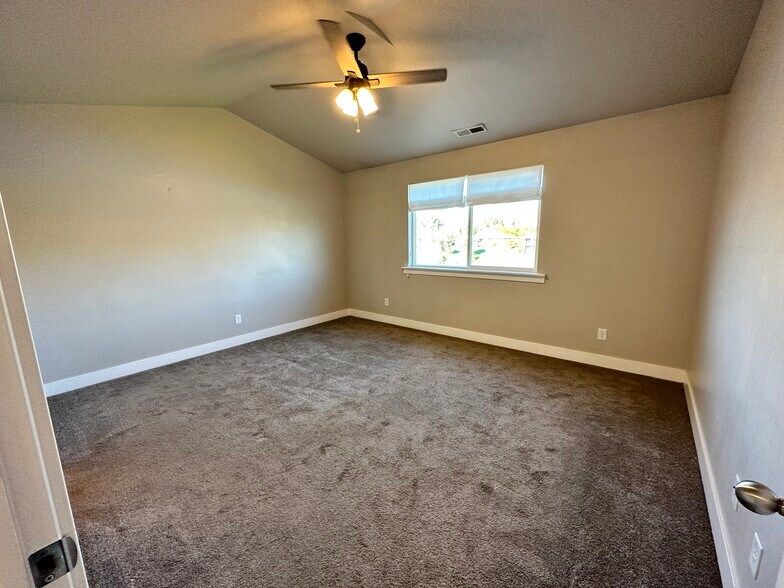 Building Photo - 989 S 2040 W